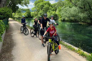 Imotski: E-cykeltur med Röda sjön och Blå sjön samt lunch