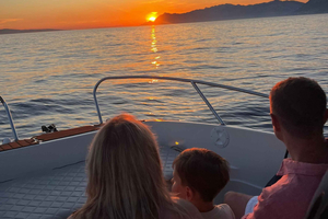 Makarska: Nautilus-auringonlaskun veneretki
