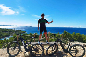 Murter Island Guided Bike Tour: Views, Bays & Heritage.