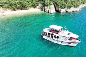 Poreč–Rovinj–Riviera-risteily uimatauolla Limin vuonolla