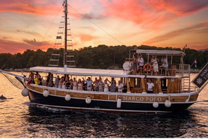 Poreč: Solnedgangscruise med vin og delfiner
