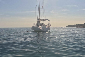 Pula: Seglingsäventyr med snorkling och badstopp