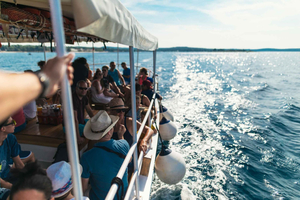 Rovinj: Solnedgångskryssning med badstopp, dryck och frukt