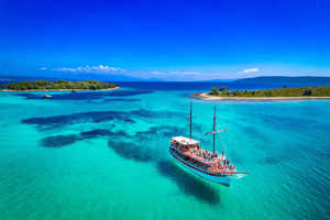 Split: 3 Island & Blue Lagoon Cruise with Lunch & Drinks