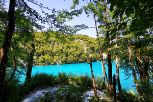 Jakautukaa: Plitvice-järvien opastettu päiväretki pääsylippuineen.