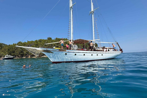Zadar: Cruise aboard an Authentic Wooden Boat with Drinks