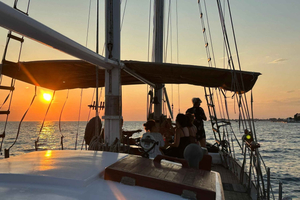 Zadar: Sunset Cruise with unlimited champagne