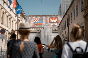 Zagreb: Guided City Tour with WWII Tunnels