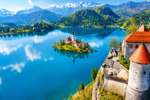 Zagreb: Ljubljana and Lake Bled Christmas Market Day Tour
