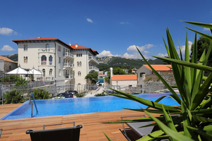 Arbiana Hotel