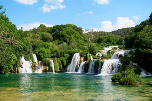 Split/Trogir: Dagstur til Krka nasjonalpark med vinsmaking