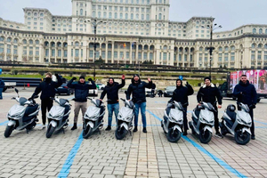 Tour completo di Bucarest in scooter (non serve la patente!)