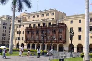 Lima: Colonial and Modern City Tour with Magic Water Circuit