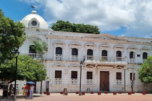 SANTAMARTA: Panoramic History and Culture City Tour by Chiva