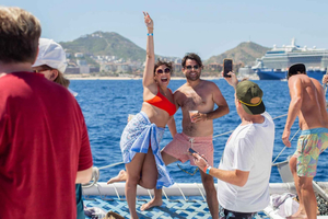 Cabo San Lucas: 4-Hour Snorkeling Cruise with Open Bar