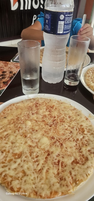Dinos pizza