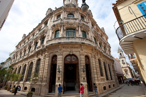 Raquel Hotel