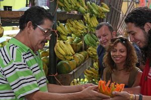 San Jose: Central Market Bites and Sights Walking Tour