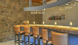 Kava Wine Bar em Casale Panayiotis