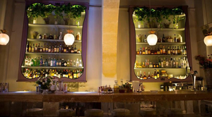 Heads & Tails Bar