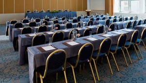 Mediterranean Beach Hotel - Conferenze