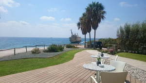 Oniro by the sea