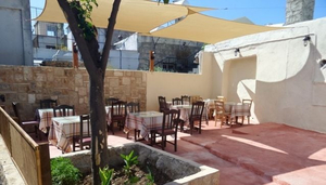 To Halamandouro Tavern