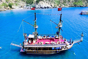 Antalya: wycieczka łodzią do wodospadów Düden z lunchem i napojami