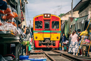 Bangkok: tour di un giorno ad Ayutthaya, ferrovia e mercati galleggianti
