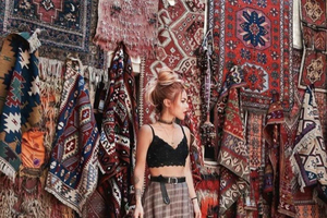 Custom Shopping Tour With Private Female Guide