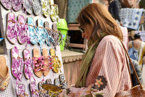 Customizable Tour with Shopping By Female Expertise