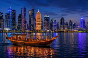 Doha: Perinteinen puinen dhow-risteily illallisella / arabialainen tee