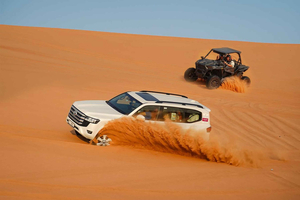 Dubai: safari nel deserto, giro in cammello, sandboarding e dune buggy