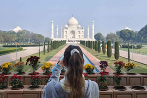 Från Dagstur till Taj Mahal, Röda fortet i Agra och Mehtab Bagh