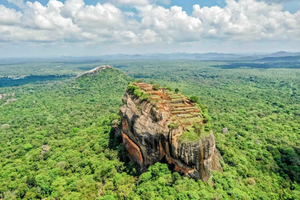 Fra Kandy: Sigiriya-klippen og Dambulla-huletemplet