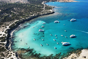 LATCHISTA: Blue Lagoon Akamas Cruise - suuri vesiliukumäki