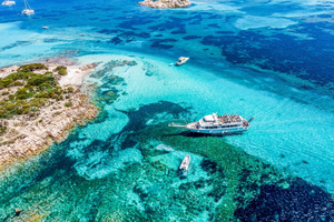 Från Sardinien: Heldagstur med båt i La Maddalena-skärgården