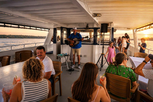 Rejs „happy hour” z muzyką na żywo