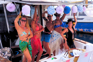 Marbella: Intim delfintur på en moderne yacht (maks. 8 personer)