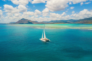 Mauritius: Katamaraaniristeily – delfiinien katselua, grilliateria ja juomia
