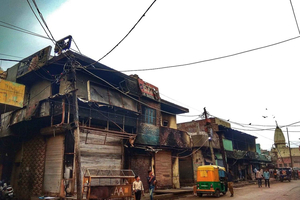New Slum Walking Tour with Chapati Factory Visit