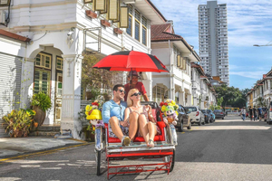 Penang : vues depuis les hauteurs, Kek Lok Si et dégustation de laksa local