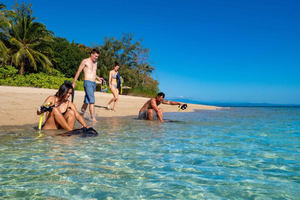 Port Douglas: Wycieczka łodzią ze szklanym dnem i nurkowanie z rurką na Low Isles