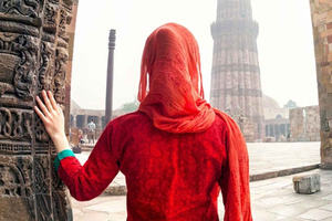 Tour privato di Nuova e Antica Delhi con guida donna, auto e pranzo