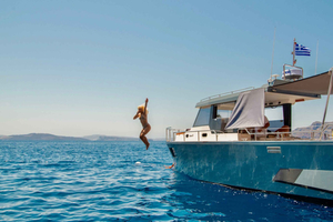 Santorini: Private Diamond 36 Motor Yacht Caldera Cruise