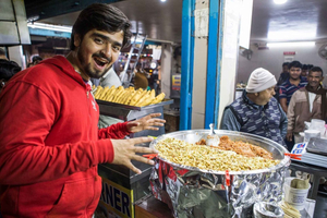 Prueba comida callejera, carrito tirado y paseo por el mercado