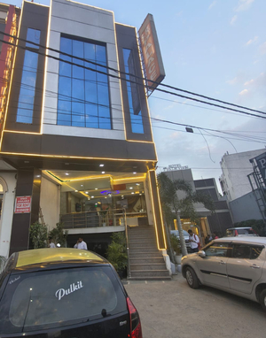 Hotel S R Palace