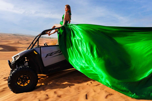 Dubái: sesión de fotos con vestido volador en el desierto
