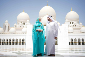 Dubai: Abu Dhabi Day-Trip Grand Mosque, Royal Palace & Lunch