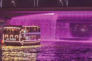 Dubai: Canal Cruise with Dinner & La Perle Show Silver Pass